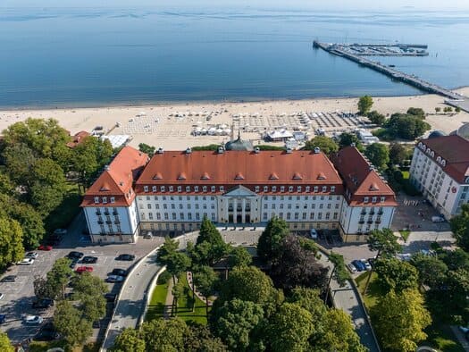   Nasz klub mieści się w jednym z najbardziej
                                luksusowych hoteli w Polsce – Grand Hotel
                                Sopot & Casino.